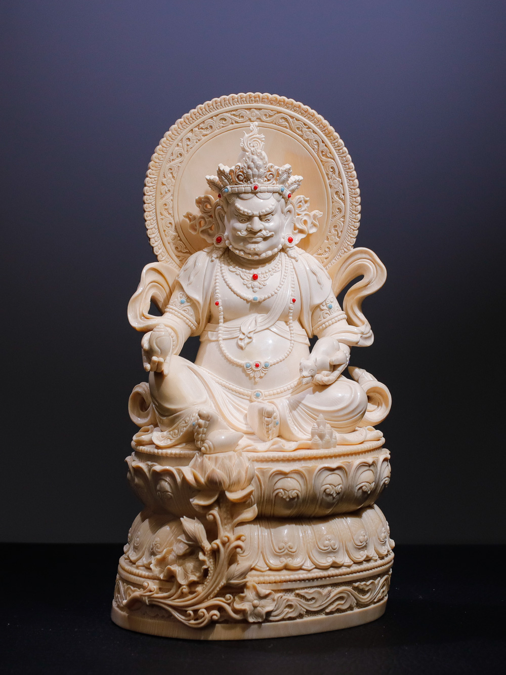 《財(cái)寶天王》賞擺，極品猛犸牙雕冰料黃財(cái)神擺件